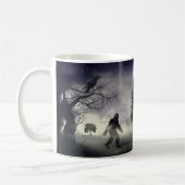 Sasquatch Forest - Raven and Bigfoot Kaffeetasse (Links)