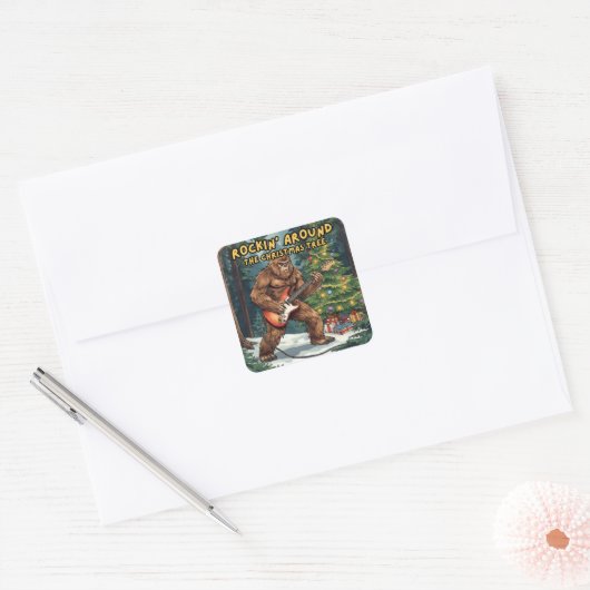 Sasquatch Gitarre rockt um den Weihnachtsbaum heru Quadratischer Aufkleber (Umschlag)