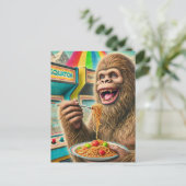 Sasquatch isst Spaghetti Postkarte (Stehend Vorderseite)