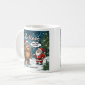 Sasquatch Meets Santa I Believe Funny Christmas Kaffeetasse (Vorderseite Links)