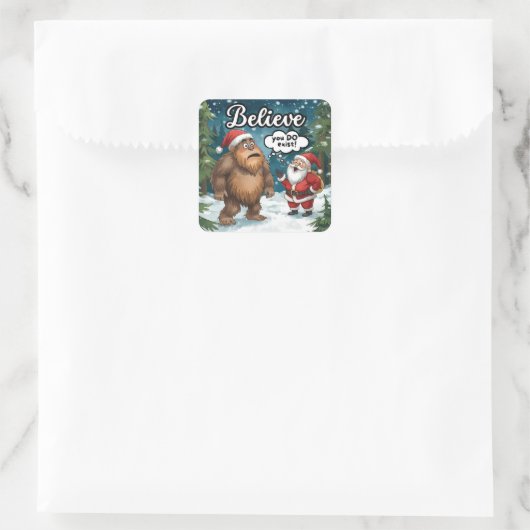 Sasquatch Meets Santa I Believe Funny Christmas Quadratischer Aufkleber (Tasche)
