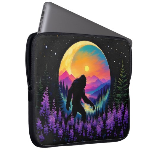 Sasquatch Rainbow Mountain Moon Wall Clock Laptopschutzhülle (Vorne Rechts)