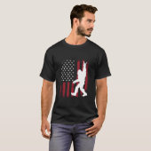 Sasquatch Rock and Roll Bigfoot American Flag T-Shirt (Vorne ganz)