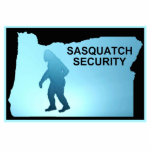 Sasquatch Security - Oregon Fotoskulptur Magnet<br><div class="desc">Enthält die dunkle Silhouette eines Sasquatch (Bigfoot) auf einem pulverblauen Hintergrund, der von der Kontur von Oregon umgeben ist, zusammen mit dem Textlesen "SASQUATCH SECURITY". Mit Sasquatch Security sichern Sie Ihr Haus und Ihre Wertsachen. Unantastbare Sicherheit - wie Sasquatch so selten zu sehen ist, wird man kaum wissen, dass sie...</div>