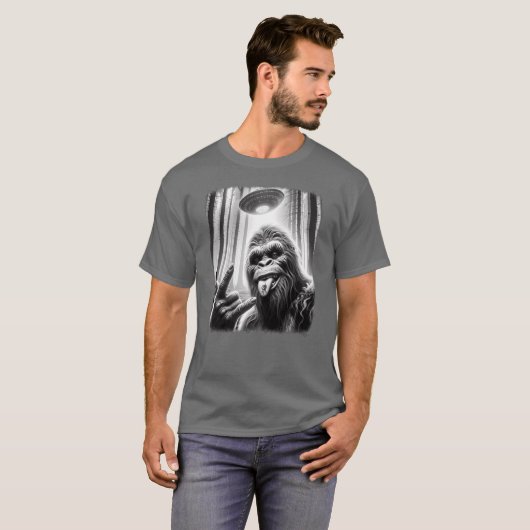 Sasquatch Sie Big Foot Rock On UFO Alien Fun frien T-Shirt (Vorne ganz)