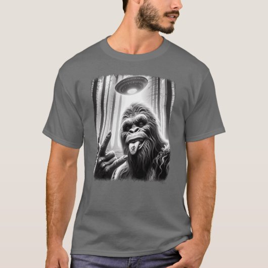 Sasquatch Sie Big Foot Rock On UFO Alien Fun frien T-Shirt (Vorderseite)
