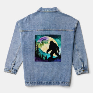 Sasquatch-Silhouette wandert auf dem Bergmond Jeansjacke