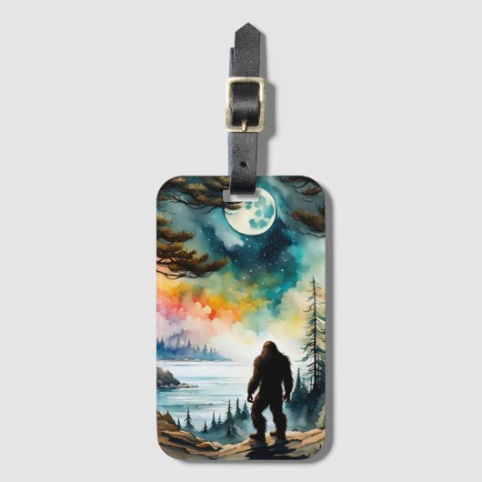 Sasquatch Stehend auf Ridge mit Blick auf den Ozea Gepäckanhänger (Vorderseite Vertikal)