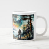 Sasquatch Stehend unter Mondlicht Jumbo-Tasse (Rechts)