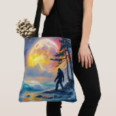Sasquatch steht an einer Meeresküste Tasche (Von Nahem)