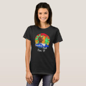 Sasquatch Surfs am Sasquatchy Beach in Hawaii T-Shirt (Vorne ganz)