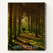 Sasquatch Tennisspieler im Wald mit Text Notizblock (Rückseite)