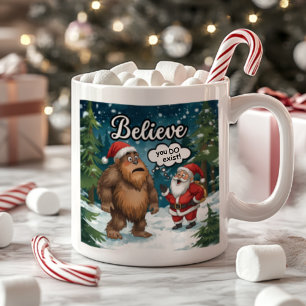 Sasquatch trifft Weihnachtsmann Ich glaube lustige Kaffeetasse