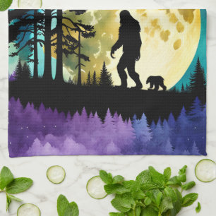 Sasquatch und Bär auf dem Berg Geschirrtuch