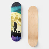 Sasquatch und Bär auf dem Berg Skateboard (Vorderseite)