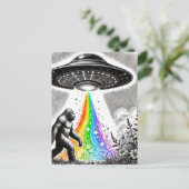 Sasquatch und das UFO auf einer Wiese Postkarte (Stehend Vorderseite)