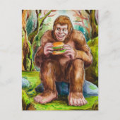 Sasquatch und der Käserburger in einem Mossy-Wald Postkarte (Vorderseite)