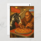 Sasquatch und ein Einhorn essen Pizza Postkarte (Vorne/Hinten)