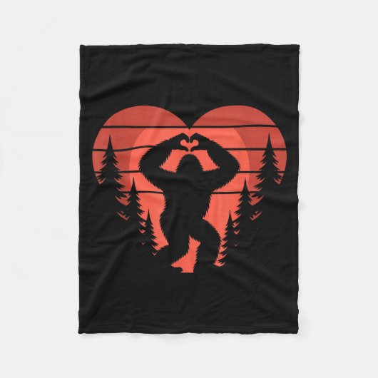 Sasquatch Valentine's Day - Bigfoot Heart Sungles  Fleecedecke (Vorderseite)