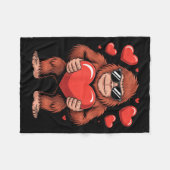 Sasquatch Valentine's Day - Bigfoot Heart Sungles  Fleecedecke (Vorderseite (Horizontal))