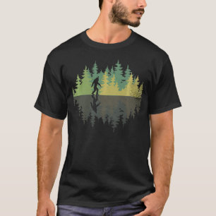 Sasquatch Yeti Reflection Forest Trees Verschwörun T-Shirt