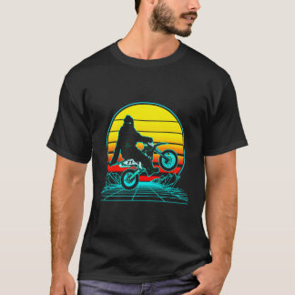 Sasquatsche auf Motorrad-Vaporwave T-Shirt