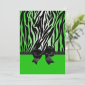 Sassy Green Zebra Einladung mit Bow (Stehend Vorderseite)