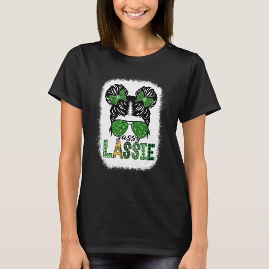 Sassy Lassie Cute Messy Bun St Patricks Day Irish T-Shirt (Vorderseite)