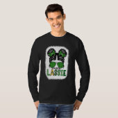 Sassy Lassie Cute Messy Bun St Patricks Day Irish T-Shirt (Vorne ganz)
