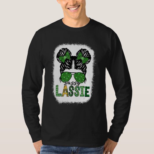 Sassy Lassie Cute Messy Bun St Patricks Day Irish T-Shirt (Vorderseite)