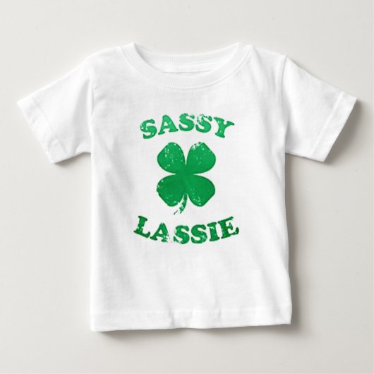 Sassy Lassie St. Patrick's Day Baby T-Shirt (Vorderseite)