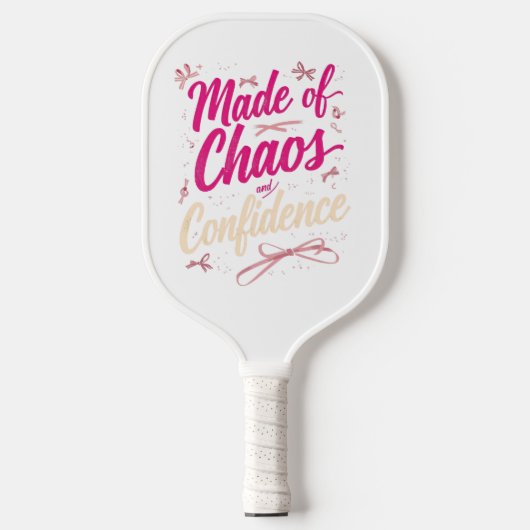 Sassy Pink Typography Chaos And Confidence Pickleball Schläger (Vorderseite)