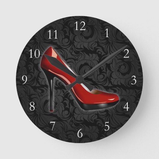 Sassy Red Shoe Runde Wanduhr (Vorderseite)