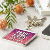 SASSY SEIT GEBURTSGEBURT GLITZER TYPOGRAPHIE SCHLÜSSELANHÄNGER (Seite)