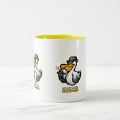 Sassy Smoking Pelican Art | Motivati "Behalt Movin Zweifarbige Tasse (Mittel)