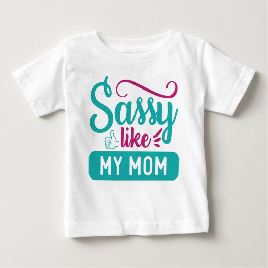 SASSY WIE MEINE MAMA SPRICHWORT BABY T-SHIRT (Vorderseite)