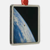 Satelitte in der Bahn Silbernes Ornament (Rechts)