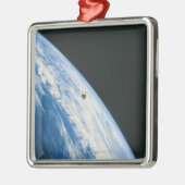 Satelitte in der Bahn Silbernes Ornament (Links)