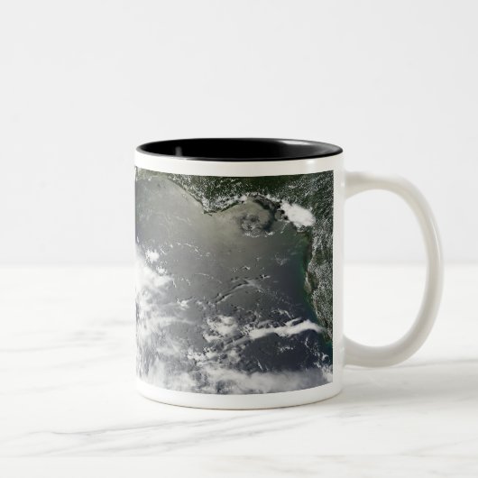 Satellitenansicht der Ölpest 2 Zweifarbige Tasse (Rechts)
