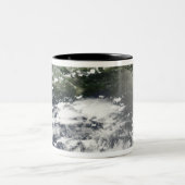 Satellitenansicht der Ölpest 2 Zweifarbige Tasse (Mittel)