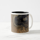 Satellitenansicht des Monte Fogo Zweifarbige Tasse (VorderseiteRechts)