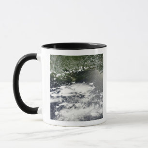 Satellitenansicht des Öls 2 leckend Tasse