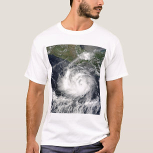 Satellitenansicht des tropischen Sturms Darby T-Shirt