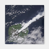 Satellitenansicht einer dicken, dampfreichen Wasse Magnet (Vorne)