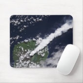 Satellitenansicht einer dicken, dampfreichen Wasse Mousepad (Mit Mouse)