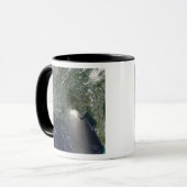 Satellitenansicht einer Ölpest Tasse (Vorderseite Links)