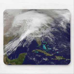 Satellitenansicht eines enormen Wintersturms Mousepad