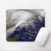Satellitenansicht eines massiven Wintersturms Mousepad (Mit Mouse)