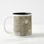 Satellitenansicht von Persepolis Zweifarbige Tasse (Links)