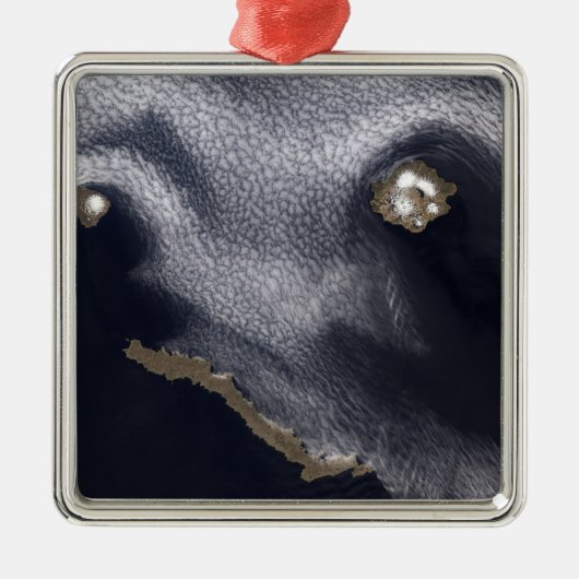 Satellitenbild der Insel Semisopochnoi Ornament Aus Metall (Vorne)